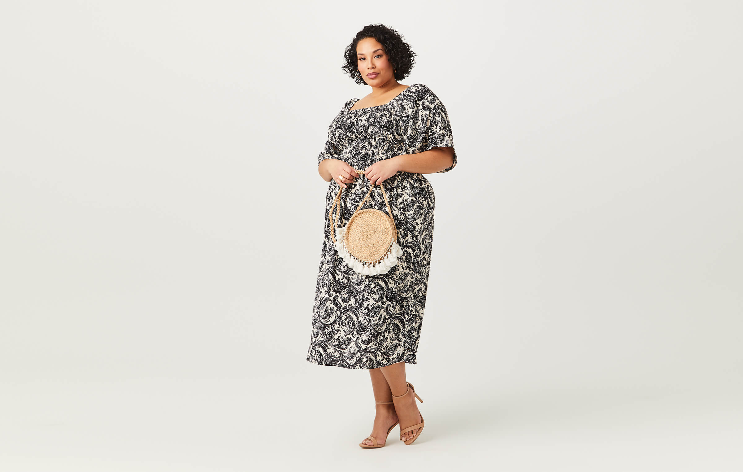 https://www.dia.com/blog/wear/cute-plus-size-dress-for-spring/attachment/112611_jillian-goins_075_2400x1524/